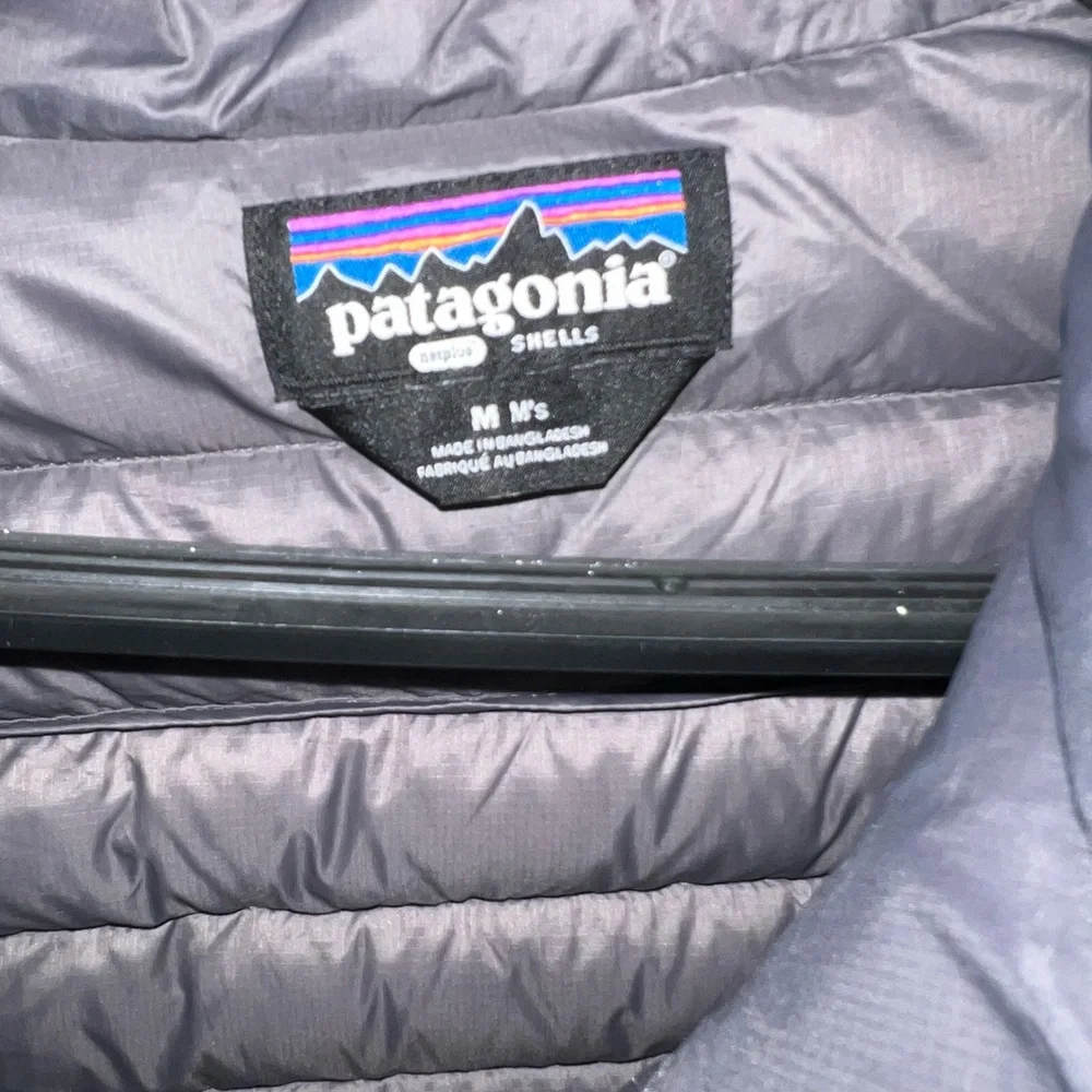 Patagonia Men's Charcoal Puffer Jacket - Picture 2 of 3